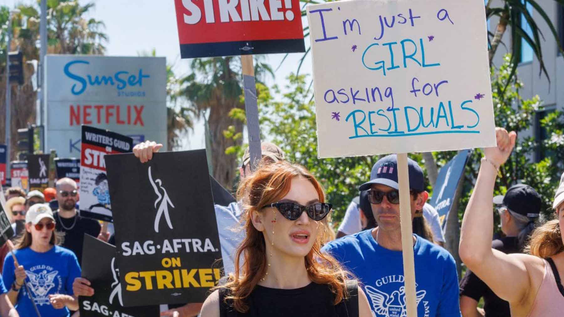Protestas del SAG AFTRA frente a los estudios de Netflix La manifestación de apoyo a la huelga, frente a las oficinas de Netflix (Mike Blake, Reuters)
