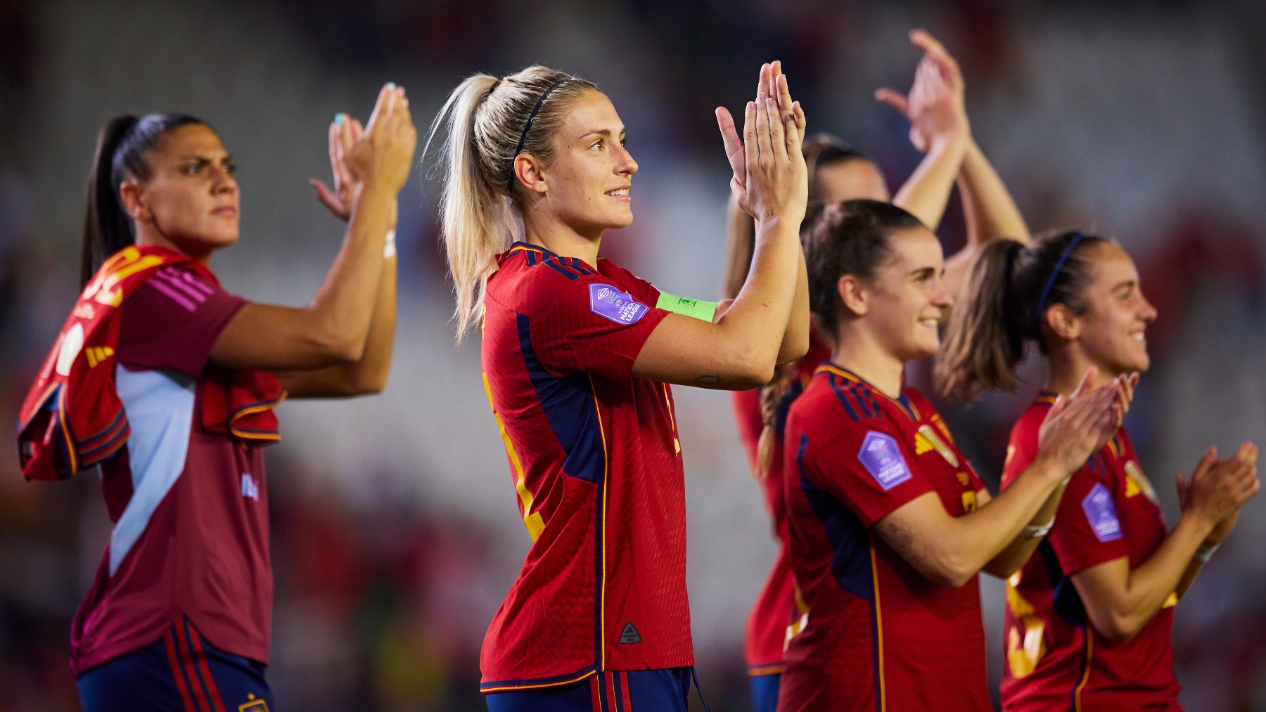 Las jugadoras de la selección femenina, con Alexia Putellas a la cabeza, aplauden tras el partido ante Suiza. (Getty)