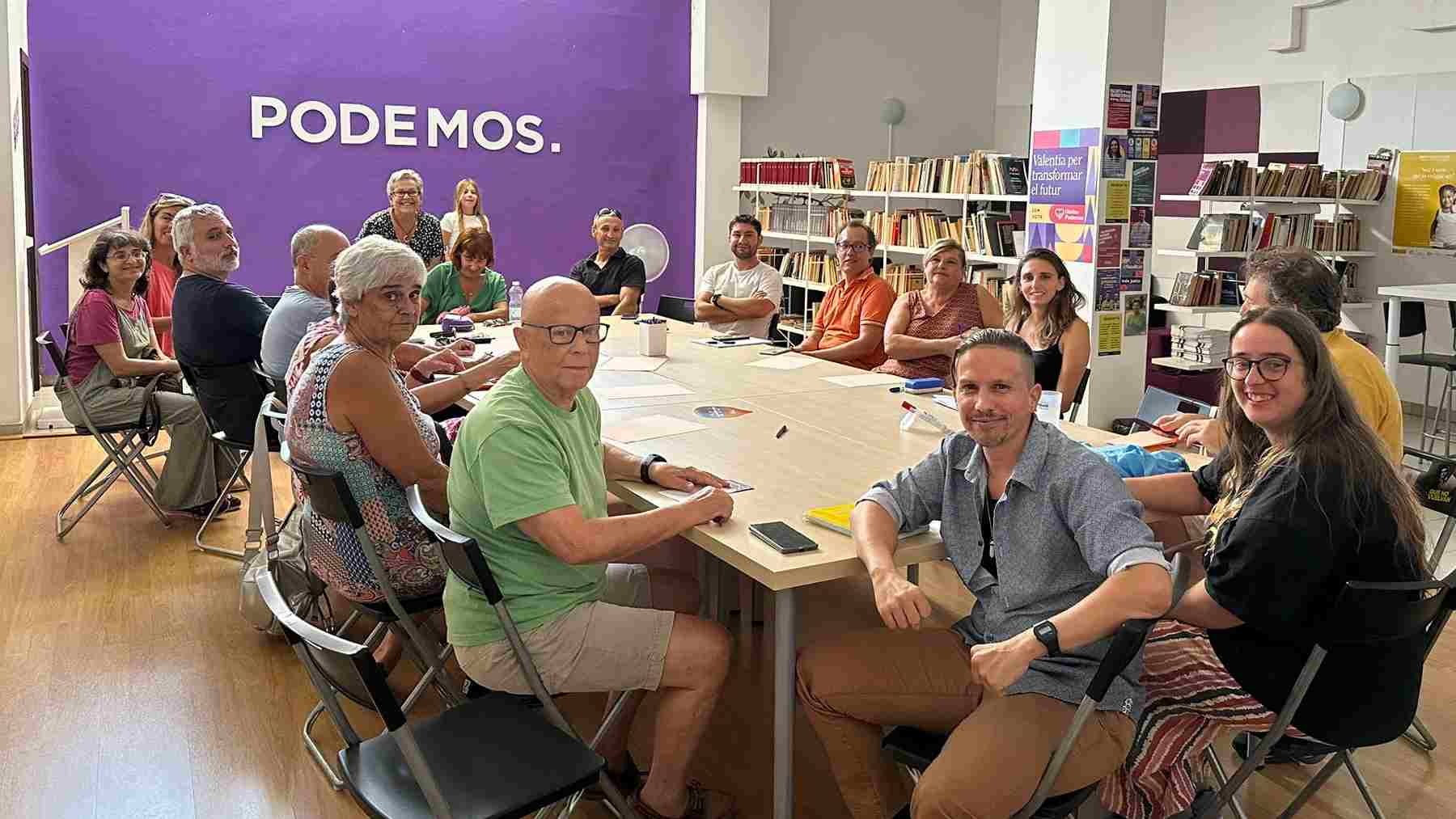 Reunión de la concejala Lucía Muñoz con los militantes de Podemos en Palma el pasado 7 de octubre.