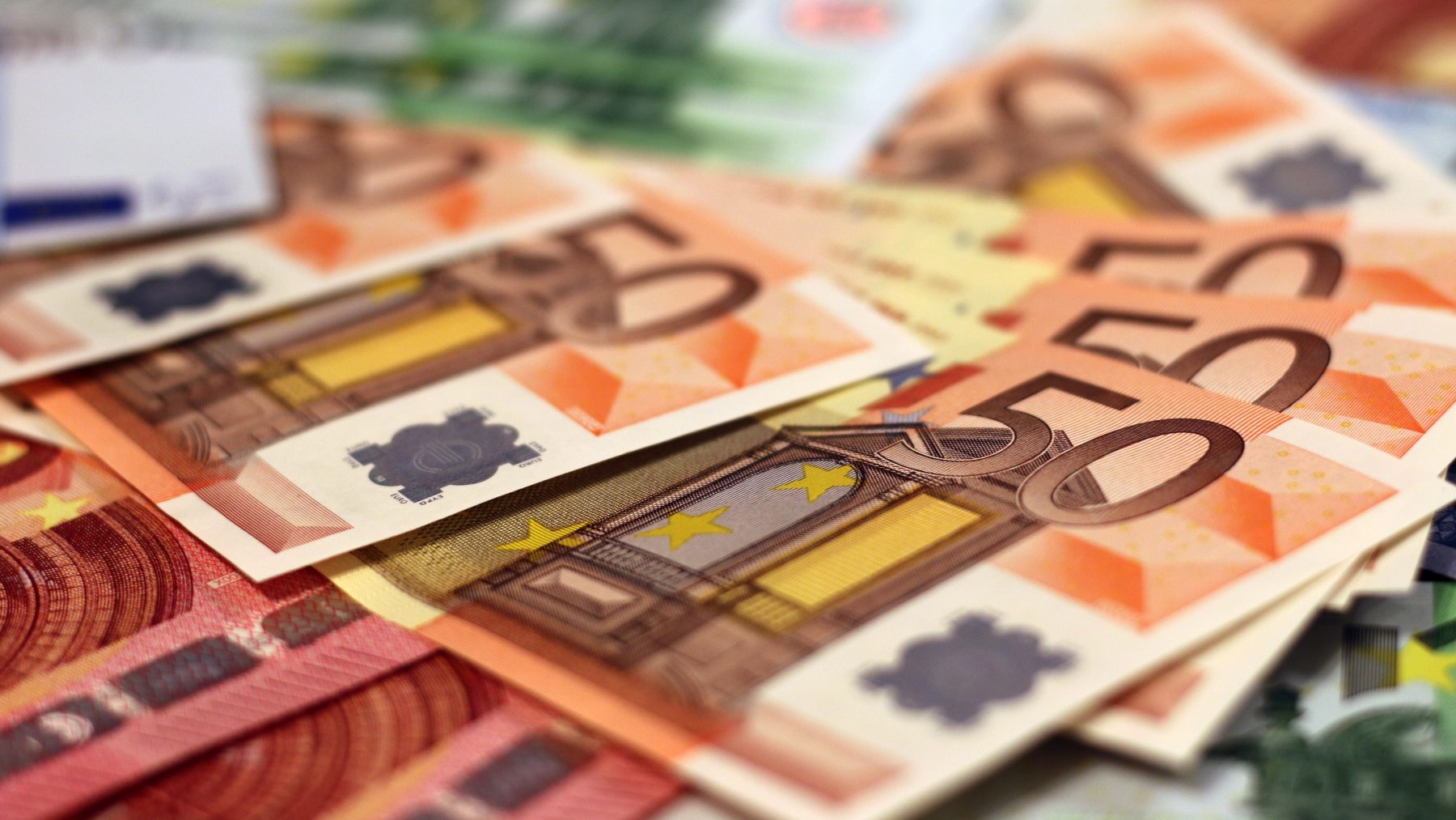 El dinero en efectivo cae drásticamente en España: por esto se reduce su uso
