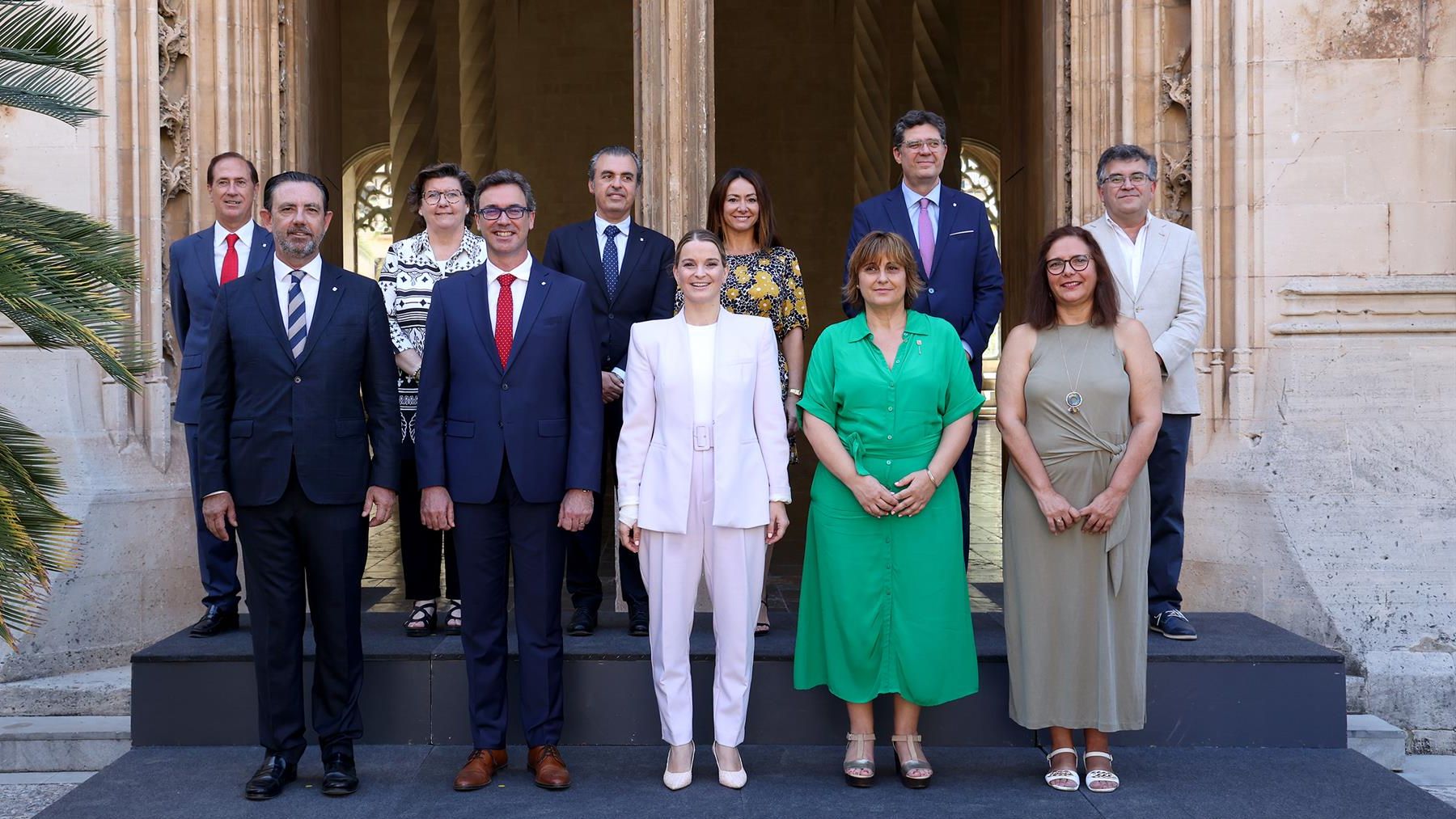 Marga Prohens con los miembros de su Govern.