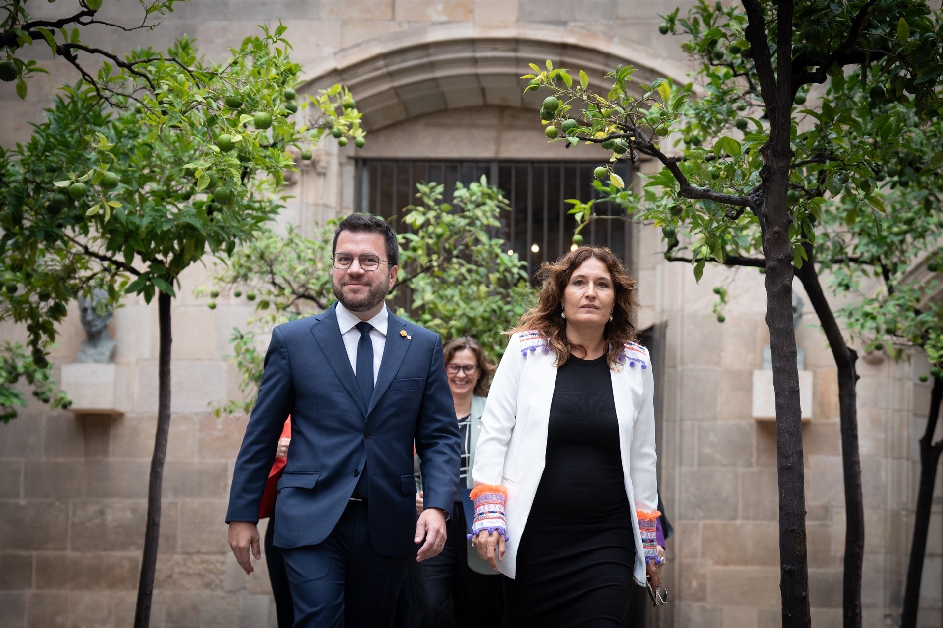 Pere Aragonés y Laura Vilagrà accediendo a la reunión extraordinaria del Govern.