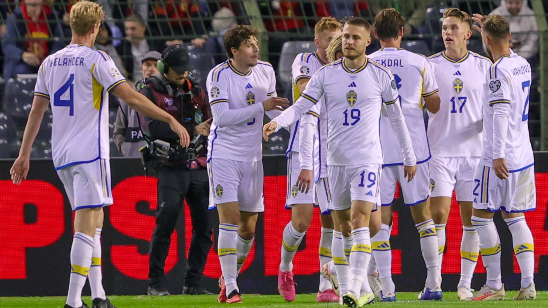 Los jugadores de Suecia celebran un gol. (EFE)