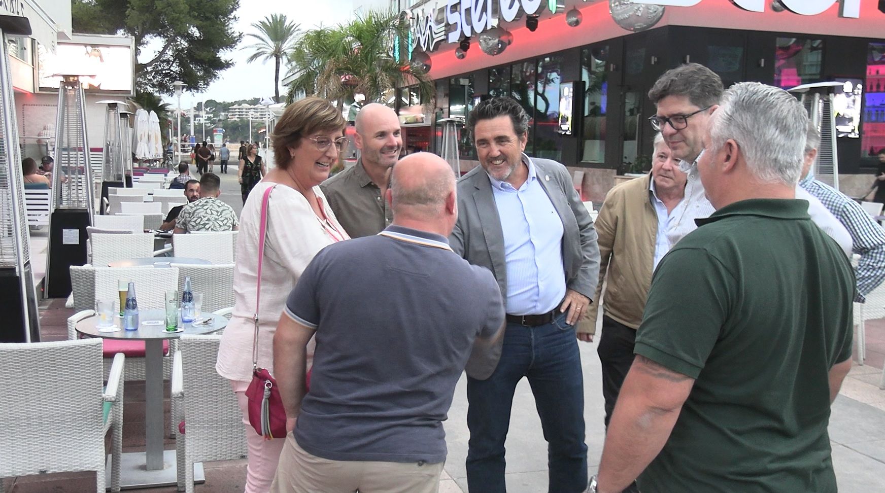 Visita a los empresarios de Magaluf por parte del conseller de Turismo, Jaume Bauzá, y José Marcial Rodríguez.