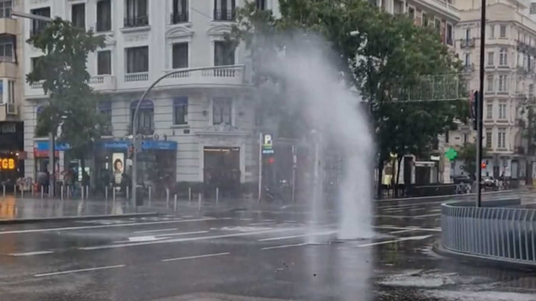 Géiseres en Madrid por las fuertes lluvias