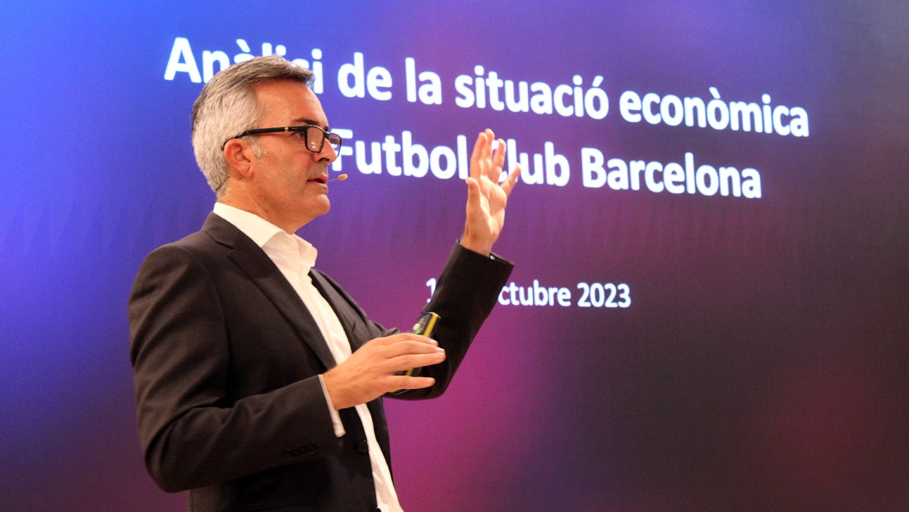 Víctor Font analiza los datos económicos del Barcelona. (@sialfutur)