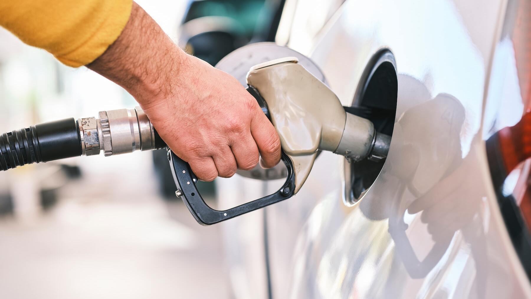 El precio de la gasolina ha bajado en las últimas semanas.