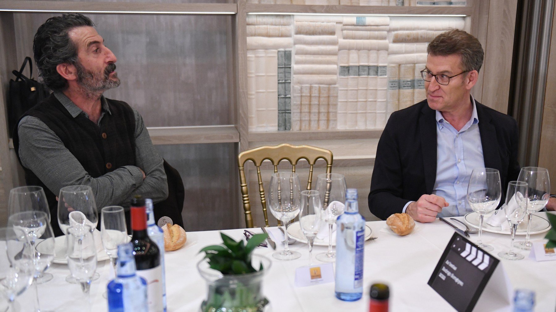 Luis Zahera y Alberto Núñez Feijóo, en una comida. (Europa Press)
