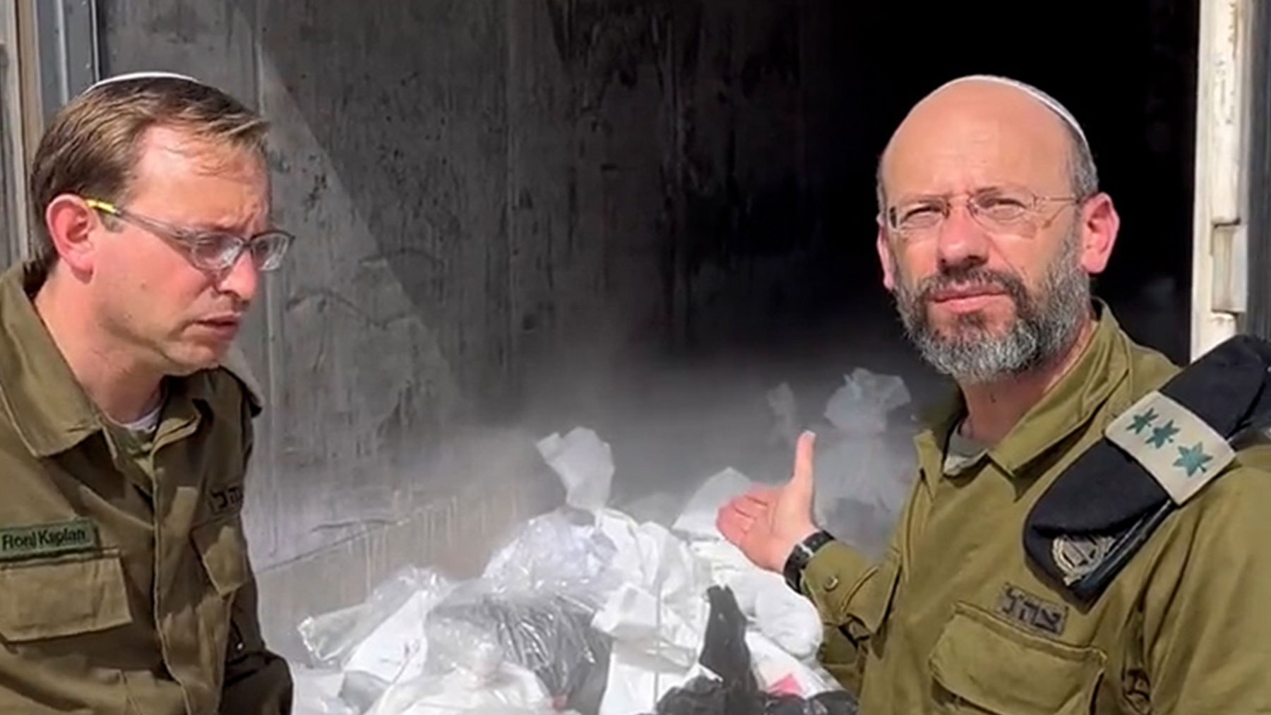 Un container con restos humanos tras el ataque de Hamás a Israel.