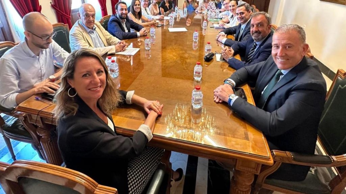 En primer término, la alcaldesa de Castellón la ‘popular’ Begoña Carrasco, este lunes.