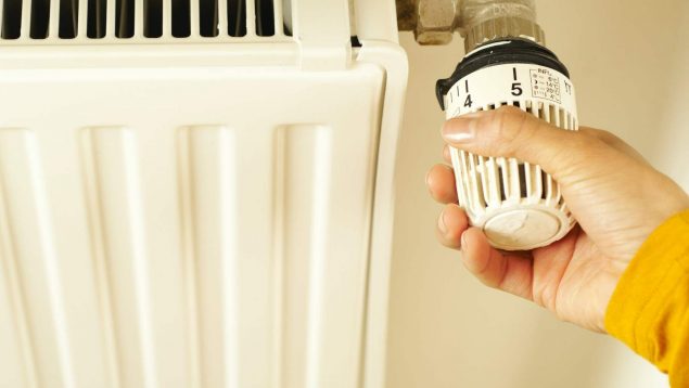 Olvídate de ruidos molestos y pérdidas: así debes purgar los radiadores para encender la calefacción