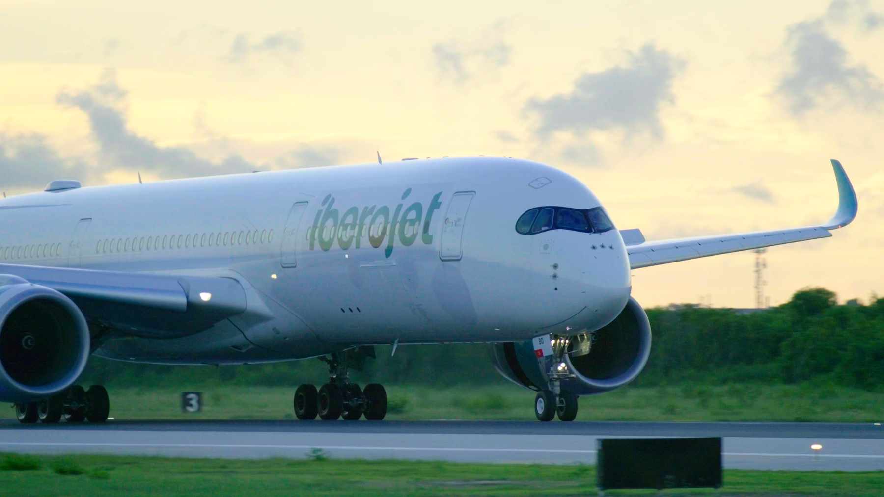 Iberojet reanuda sus vuelos con combustible sostenible de aviación gracias a un acuerdo con Repsol.