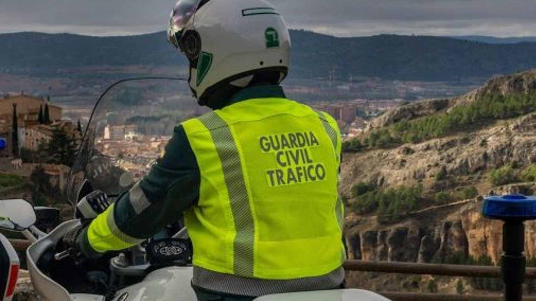 Un agente de la Guardia Civil de Tráfico.