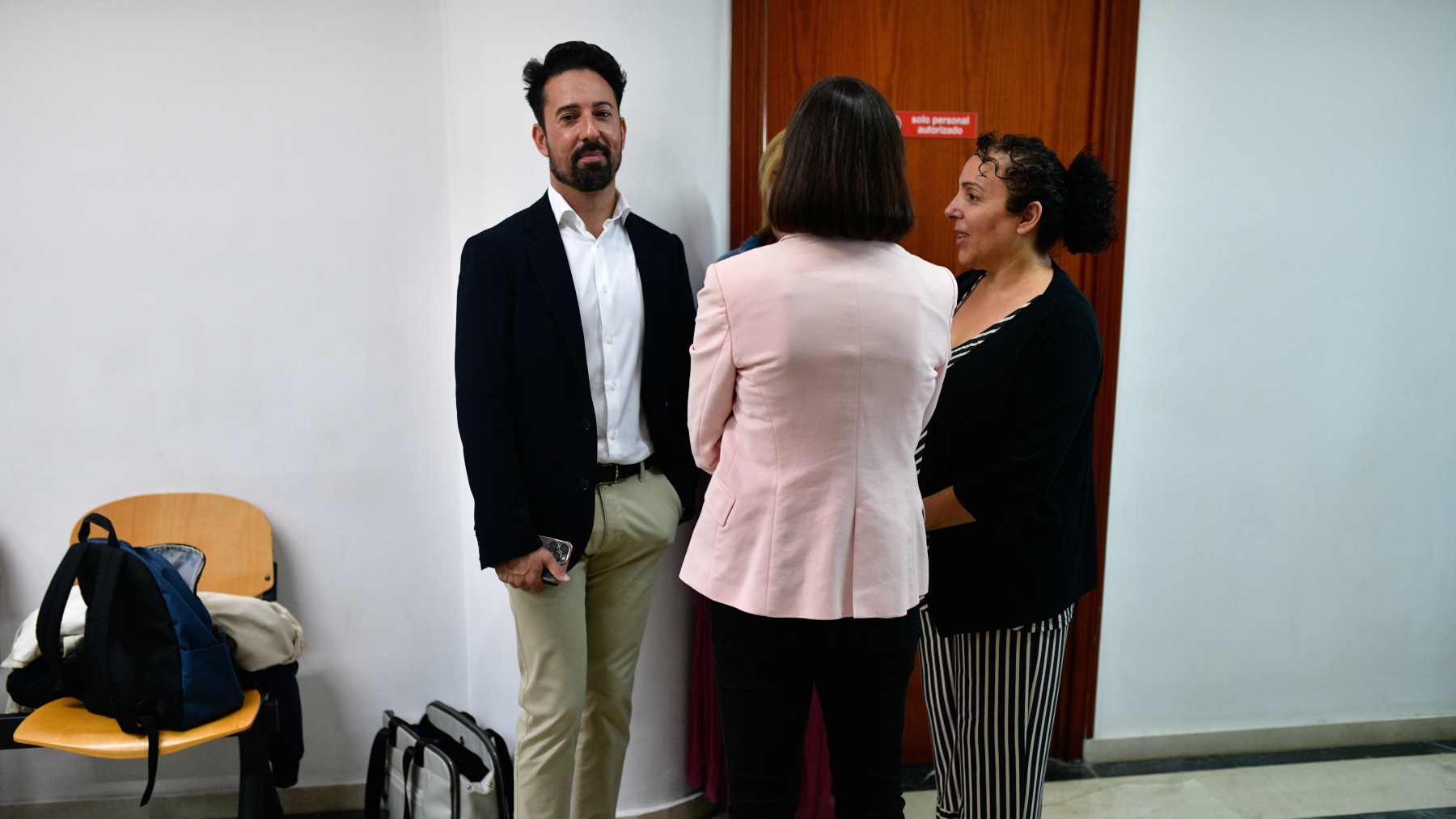 Antonio López, Rabea Mohamed y Susana Román, a su llegada al juicio (EUROPA PRESS).