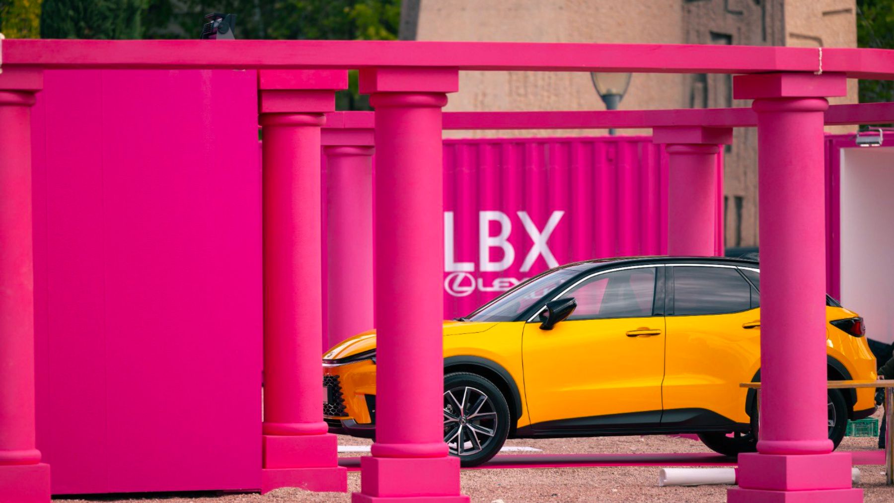 Lexus LBX en la Plaza Colón