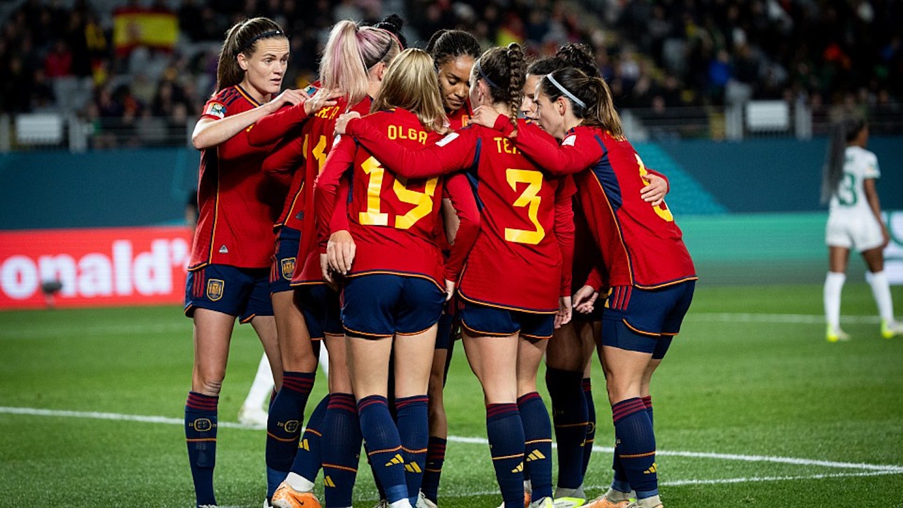 La selección española femenina celebra un gol. (@SEFutbolFem)