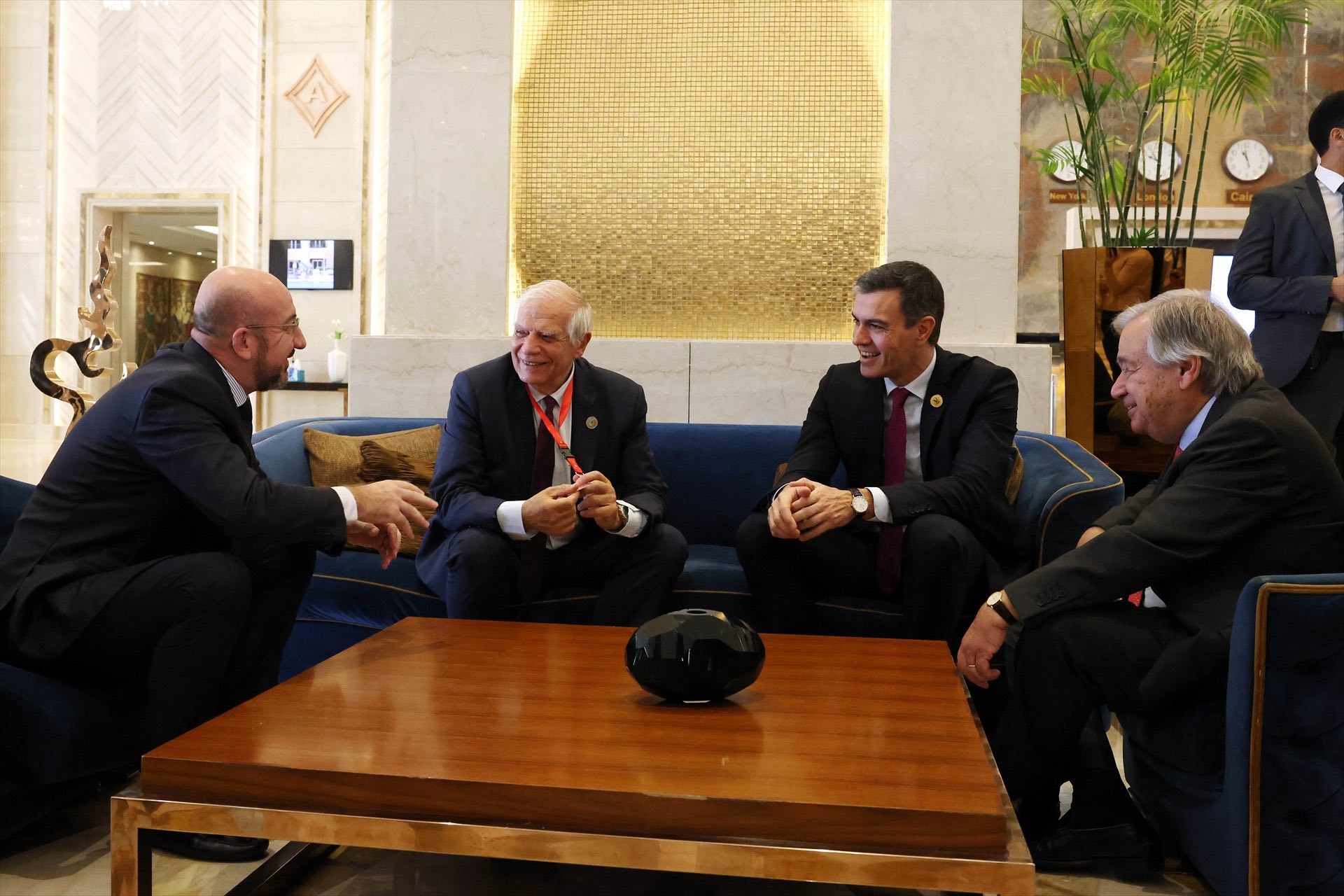 Michel, junto a Pedro Sánchez y el alto representante de la UE Josep Borrel.