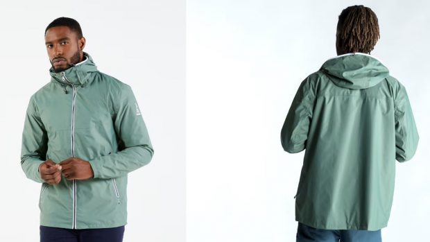 Decathlon tiene la chaqueta cortavientos que te protegerá del frío, lluvia  y viento en tus aventuras
