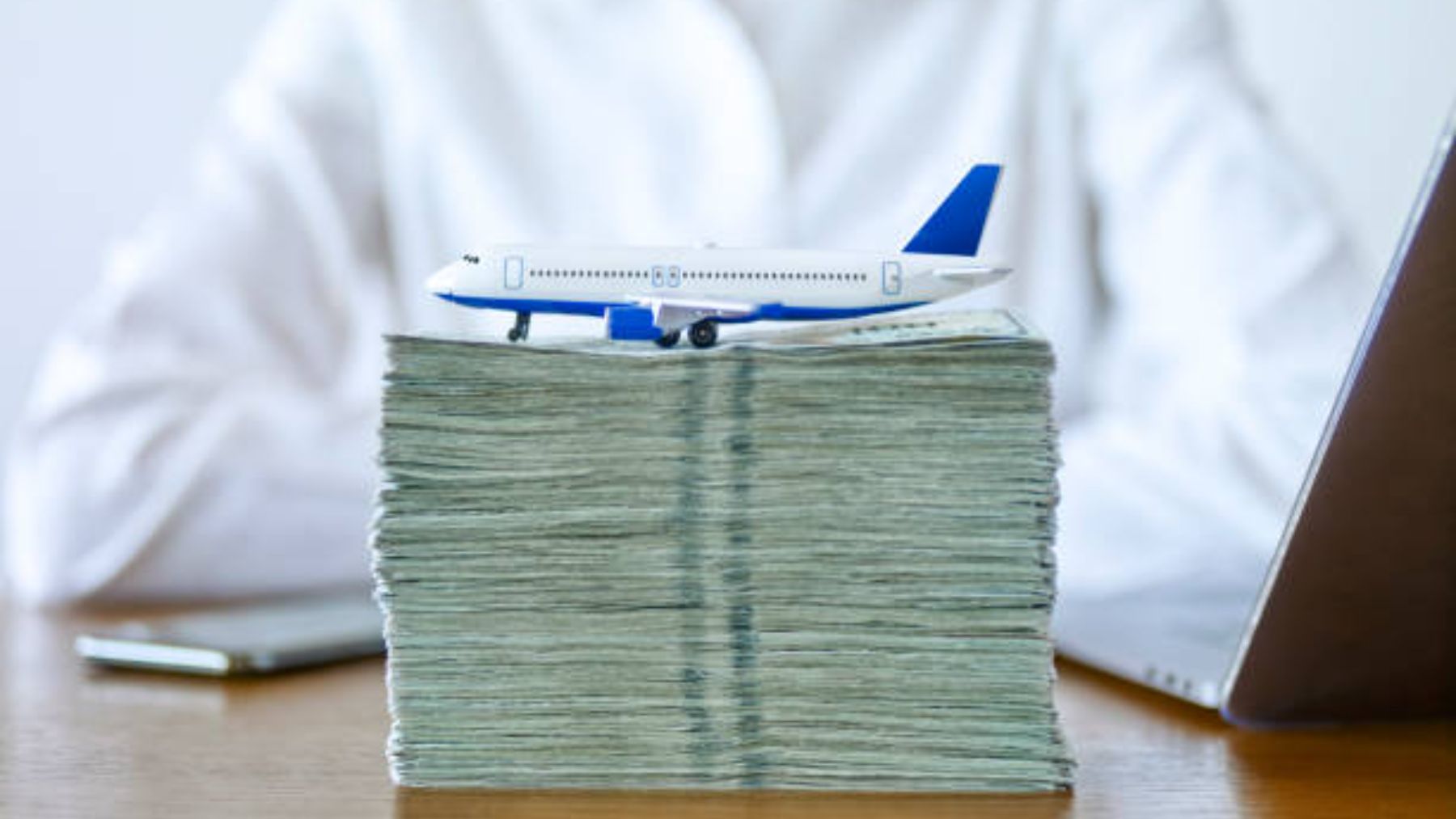 La cantidad exacta de dinero que puedes llevar en el avión