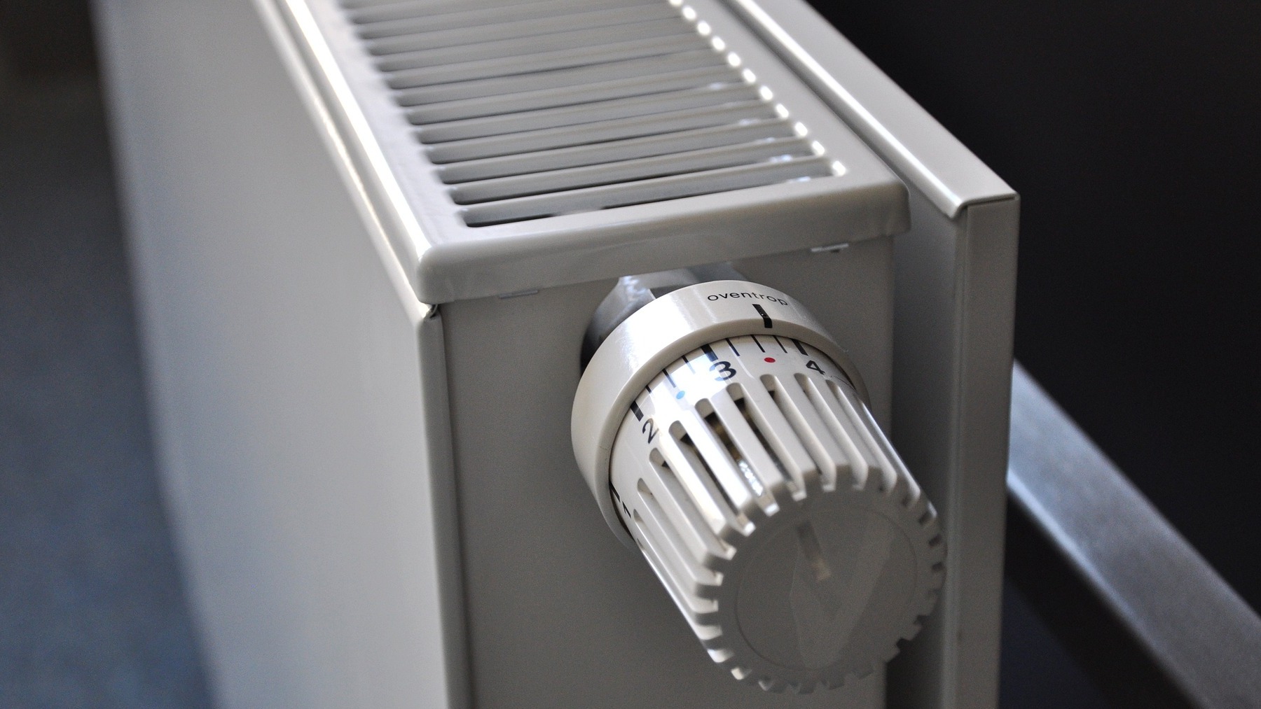 Cómo aumentar la eficiencia del radiador con papel aluminio