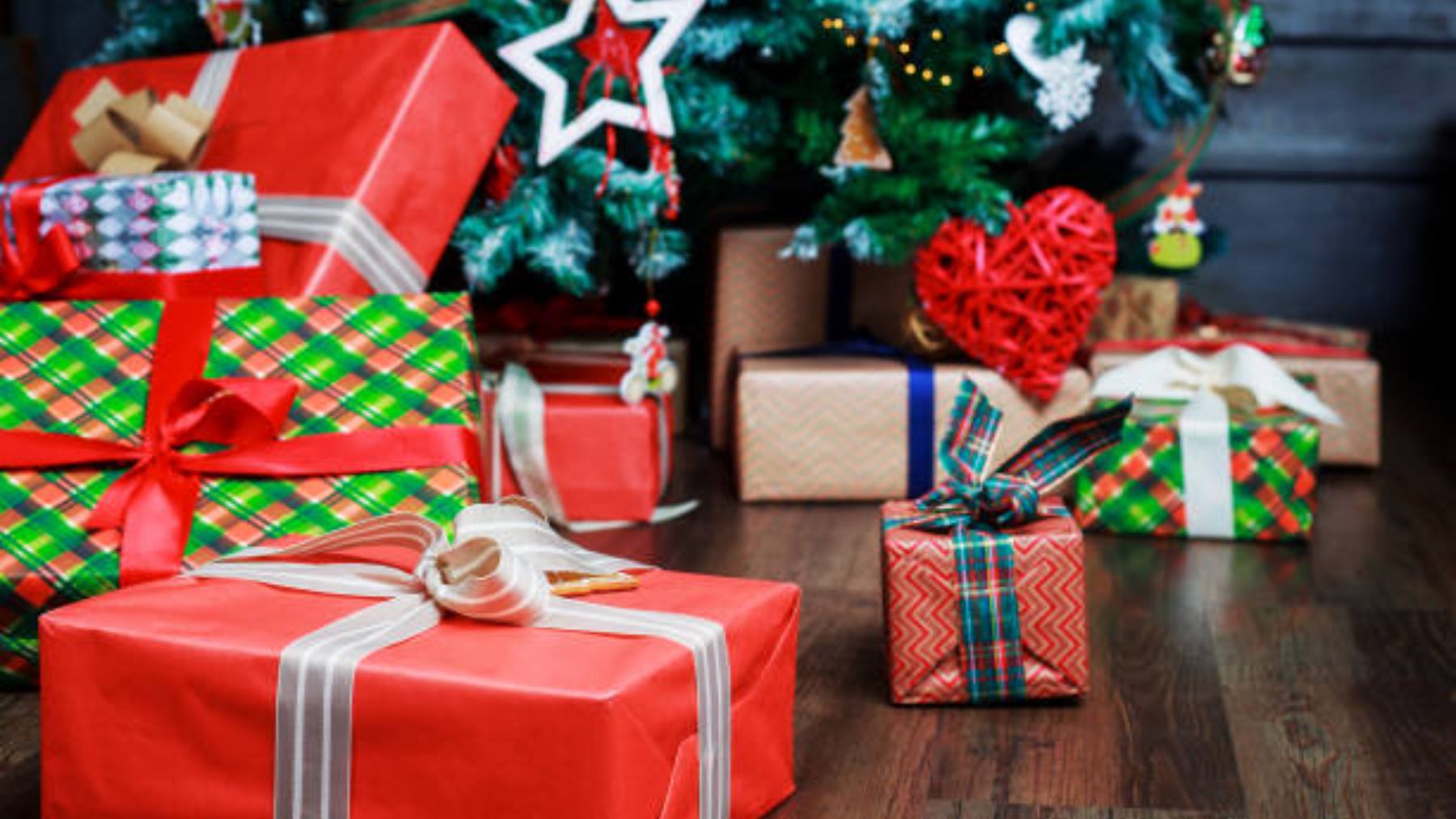 Las revistas de diciembre llegan a los quioscos con unos increíbles regalos que hacen la competencia al mismísimo Papá Noel