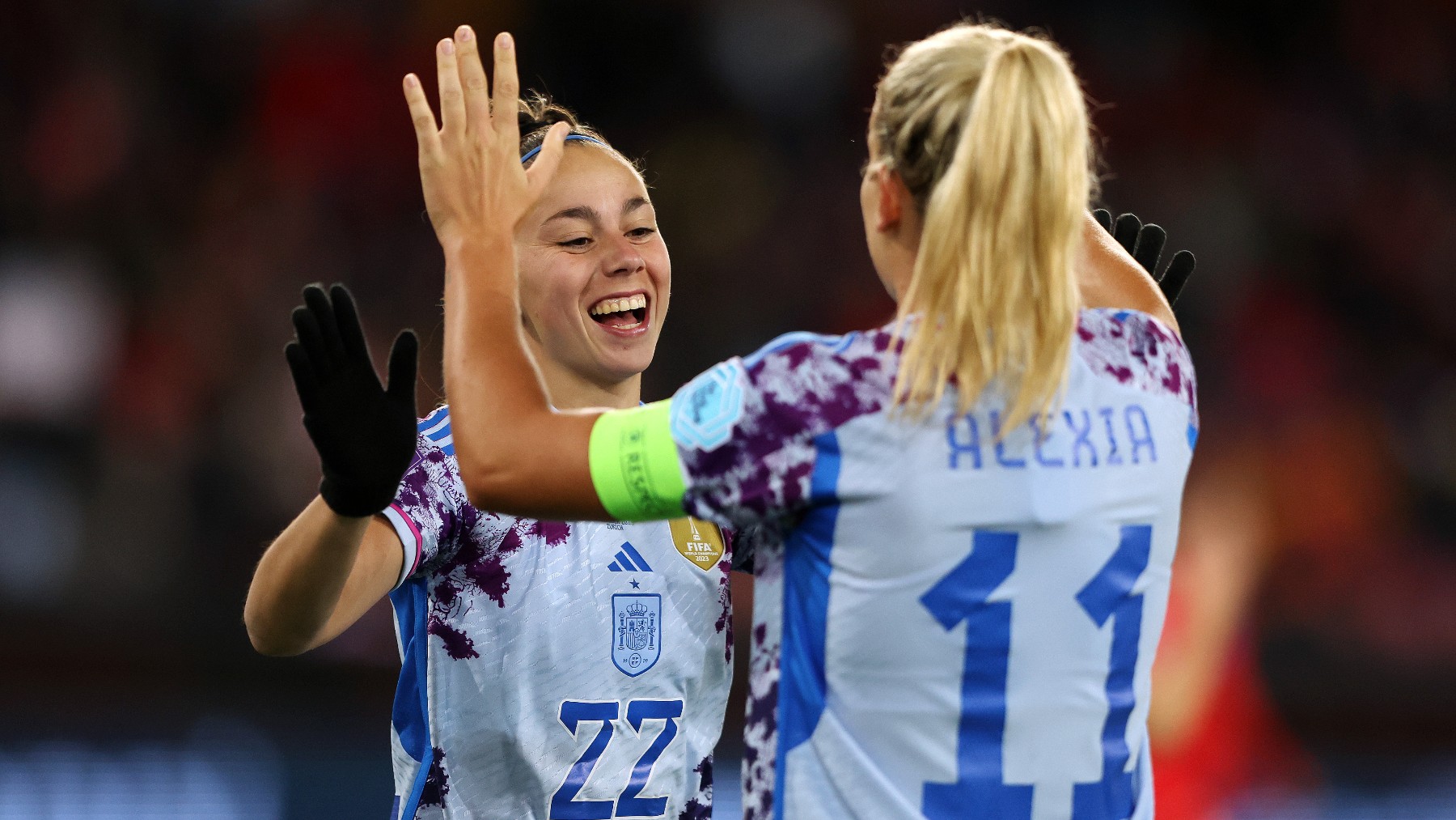 Alexia Putellas y Athenea del Castillo celebran un gol frente a Suiza. (Getty)