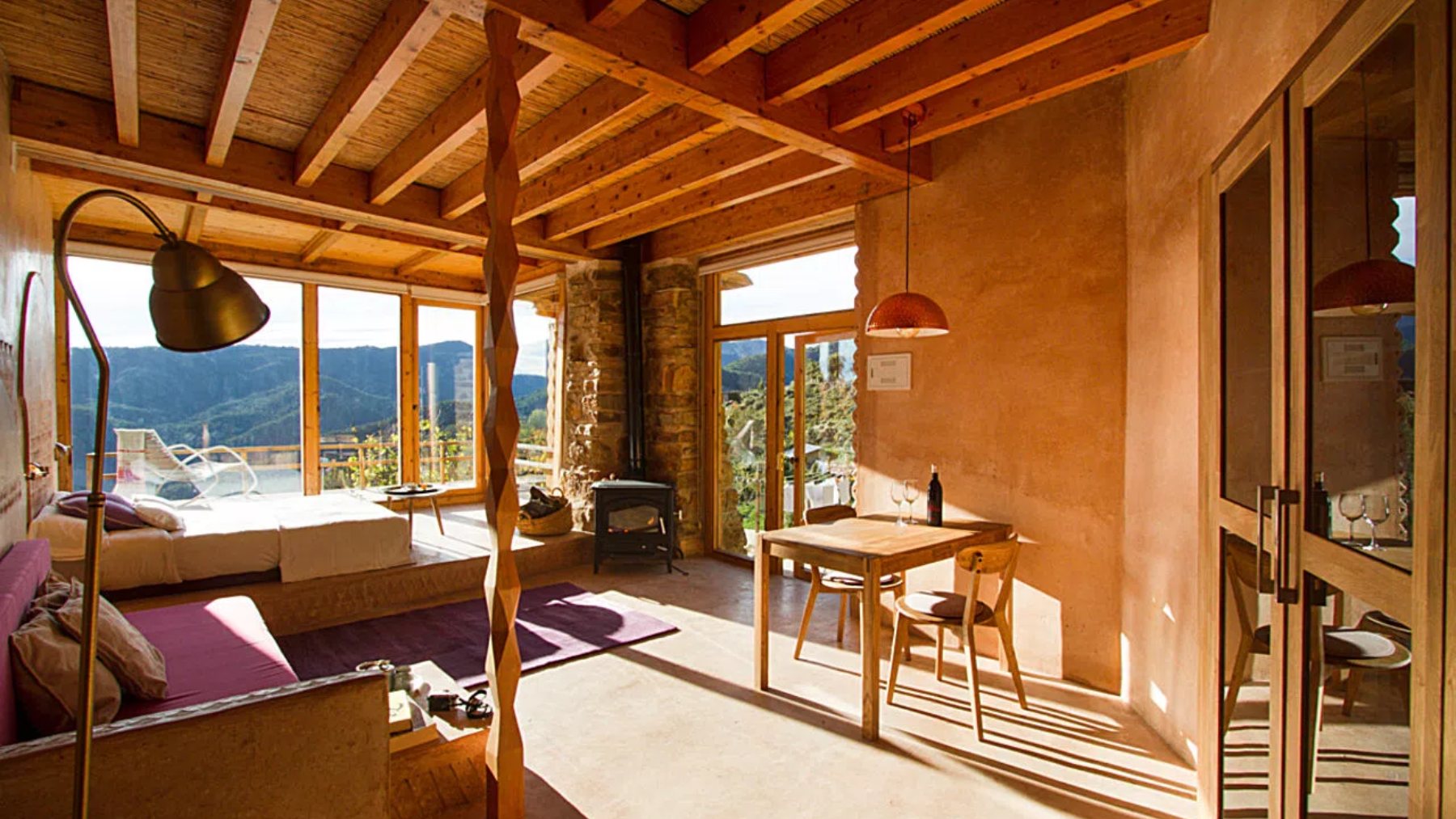 Una casa rural de ensueño para ver las estrellas y disfrutar de una preciosa chimenea en otoño es posible