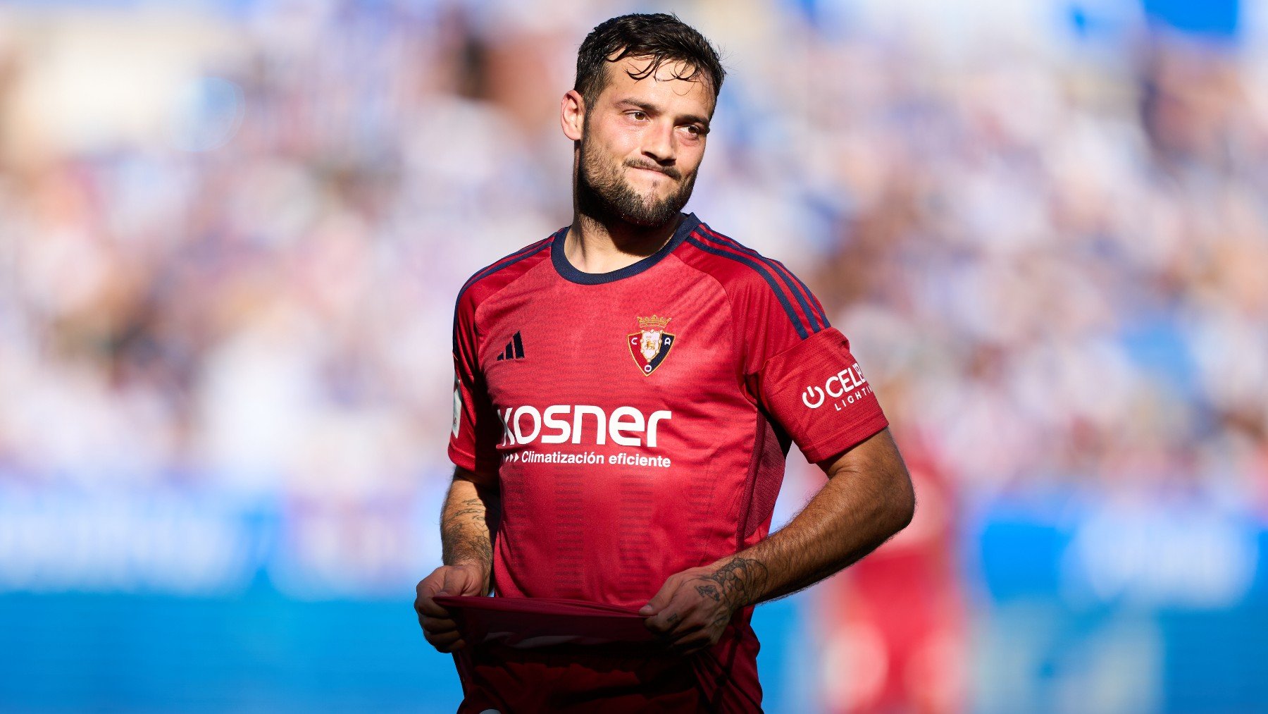 José Arnaiz se lamenta en un partido con Osasuna (Getty)