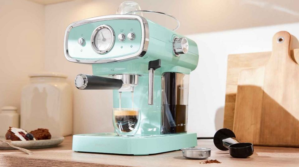 Esta cafetera espresso es la más vendida y deseada de la web de LIDL por  solo 40 €