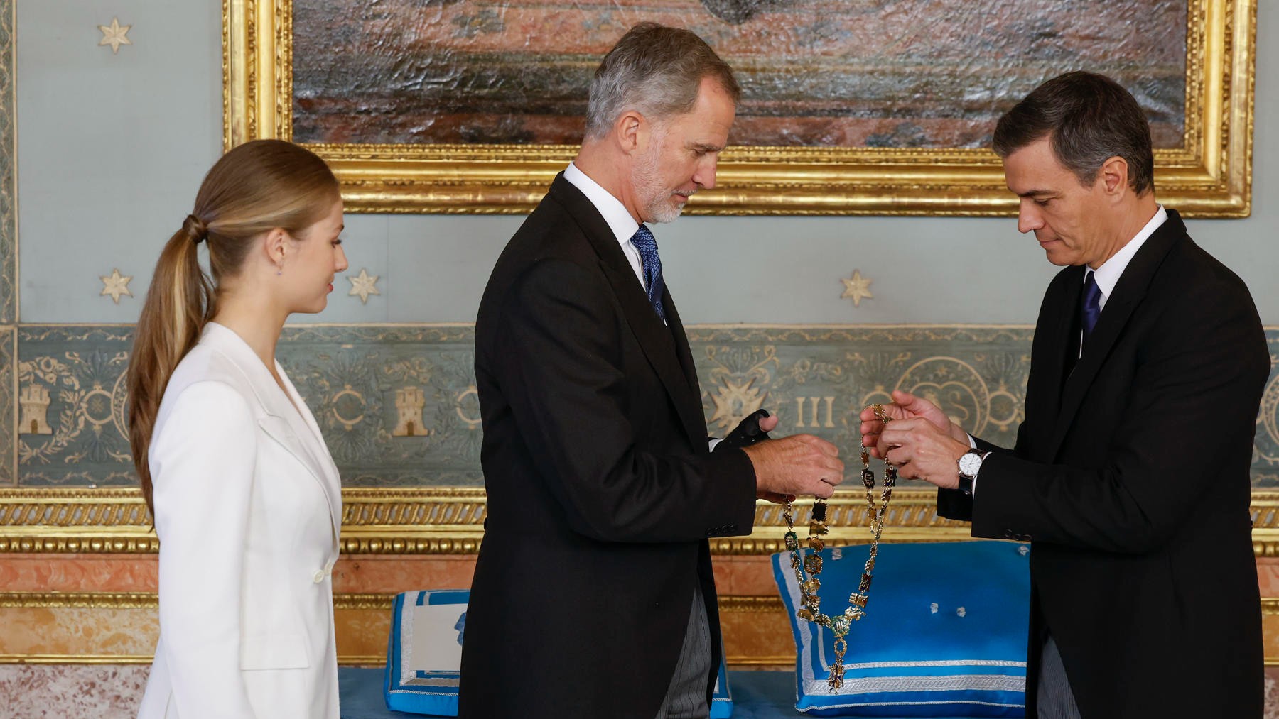 Sánchez junto a la princesa Leonor y el Rey Felipe VI