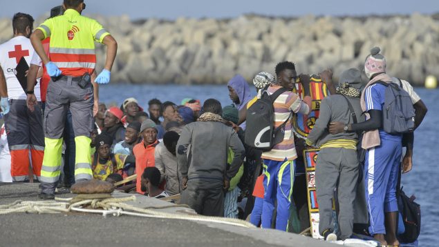 Un grupo de inmigrantes llegados estos días a El Hierro (Foto: EP).