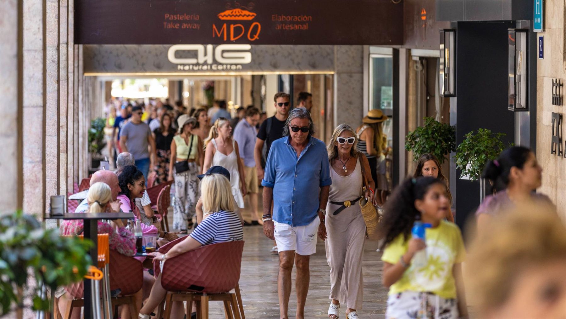 Turistas en la Avenida Jaume III de Palma el pasado mes de octubre (Europa Press)
