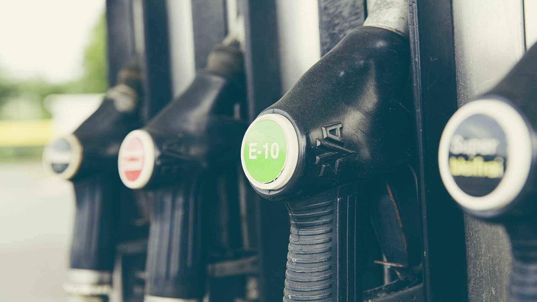 El precio de la gasolina sigue siendo más alto que en la pasada Navidad.