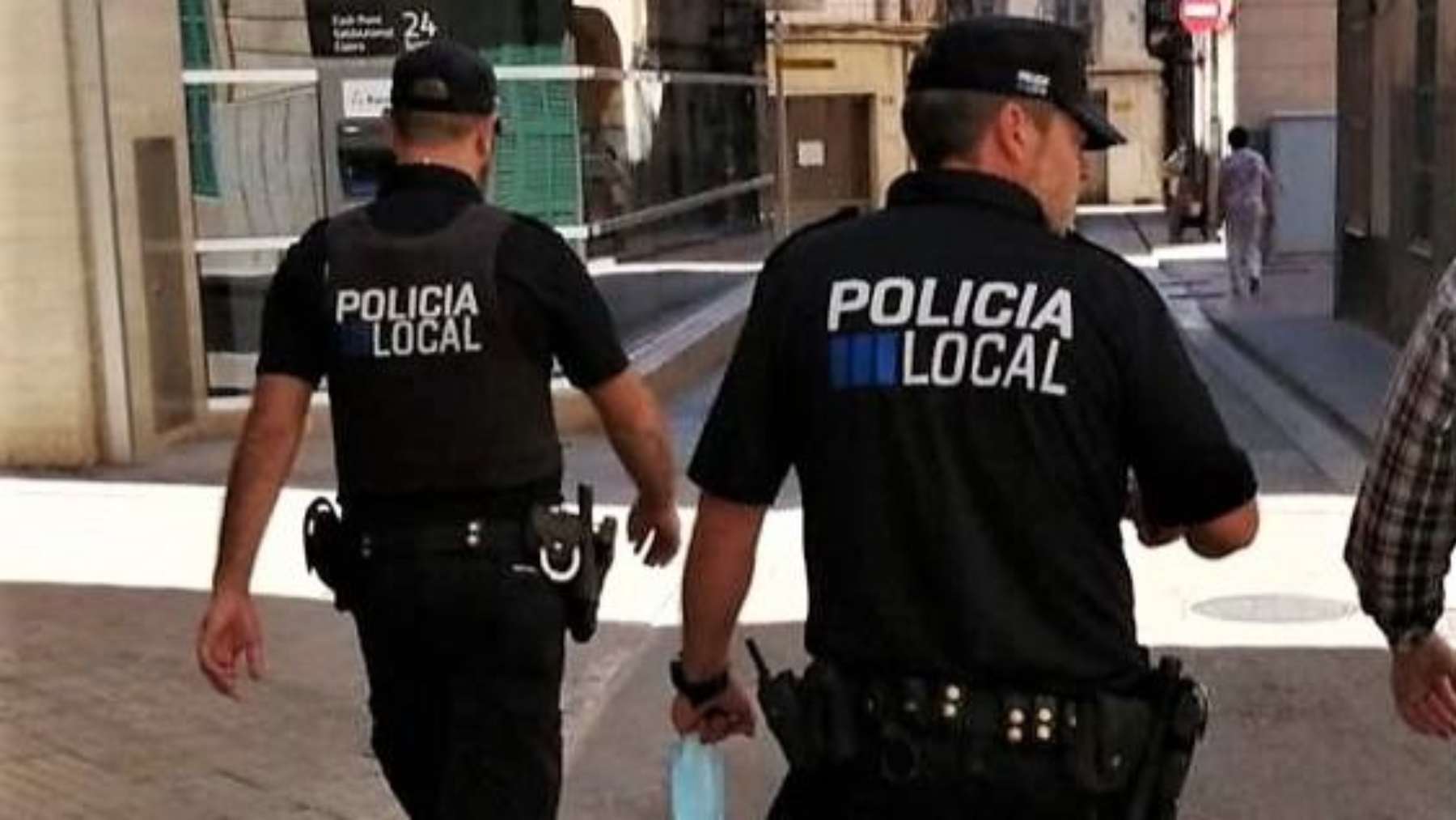 Dos agentes de la Policía Local en Mallorca.