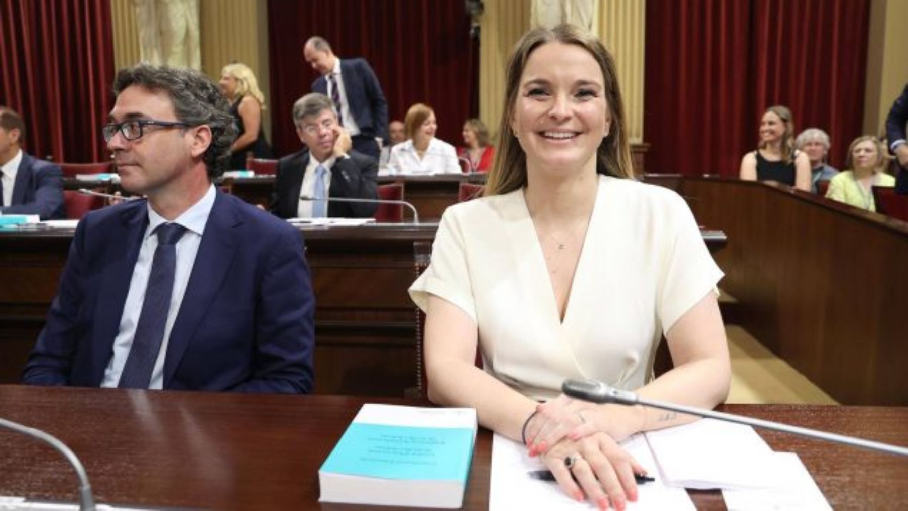 La presidenta balear, Marga Prohens, y el conseller de Hacienda, Toni Costa.