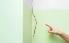 Los mejores trucos que puedes utilizar si tienes grietas en la pared o en el techo
