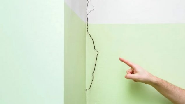 Los mejores trucos que puedes utilizar si tienes grietas en la pared o en el techo