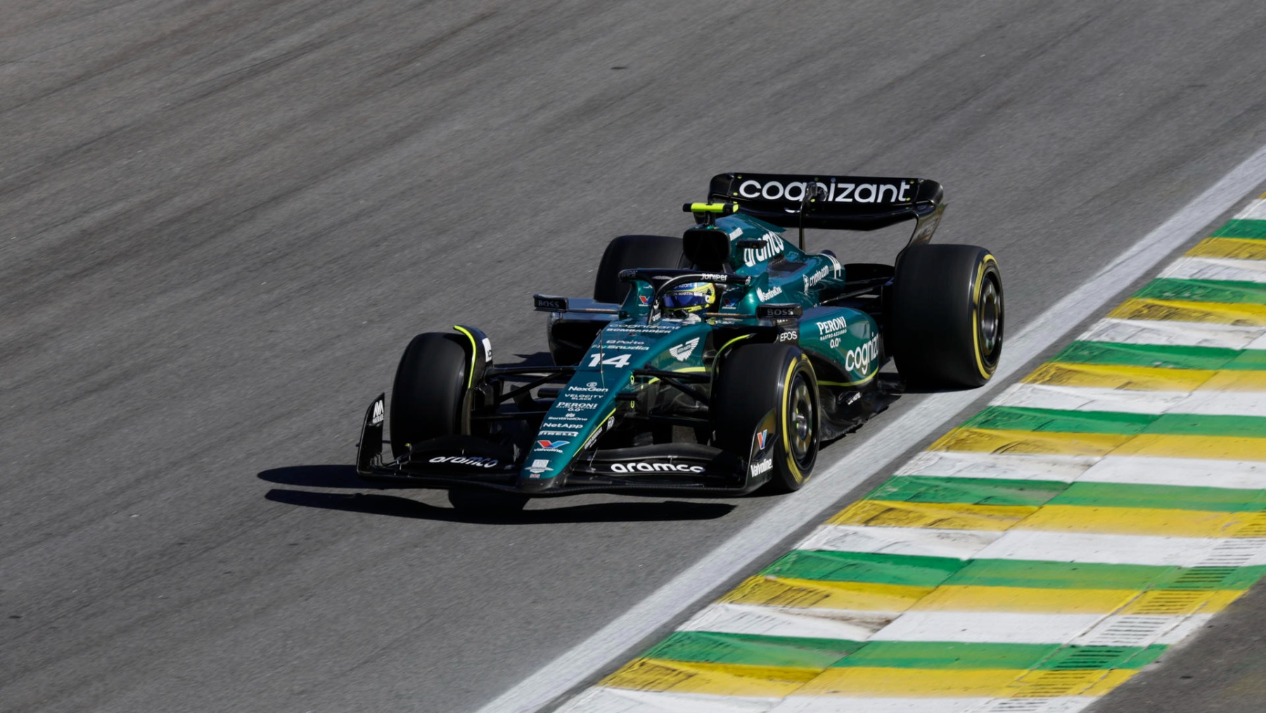 Fernando Alonso sube al podio en Brasil. (Getty)