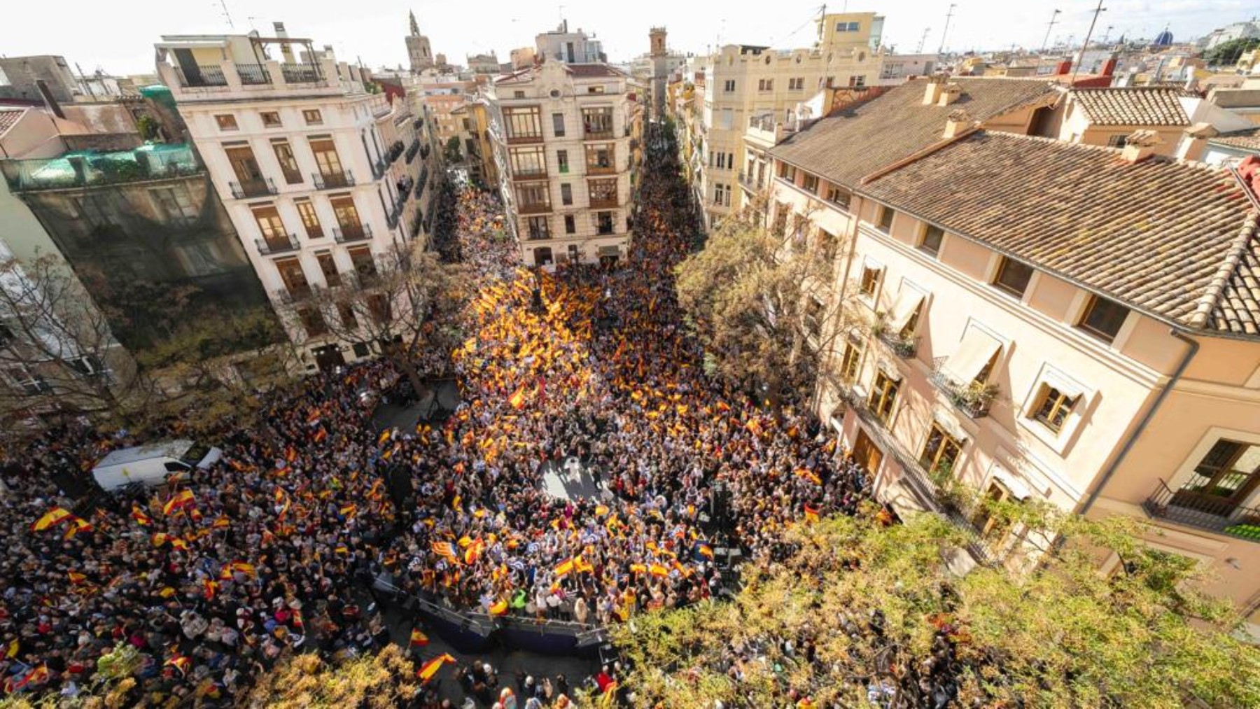 Manifestación contra la amnistía en la Plaza de los Fueros de Valencia