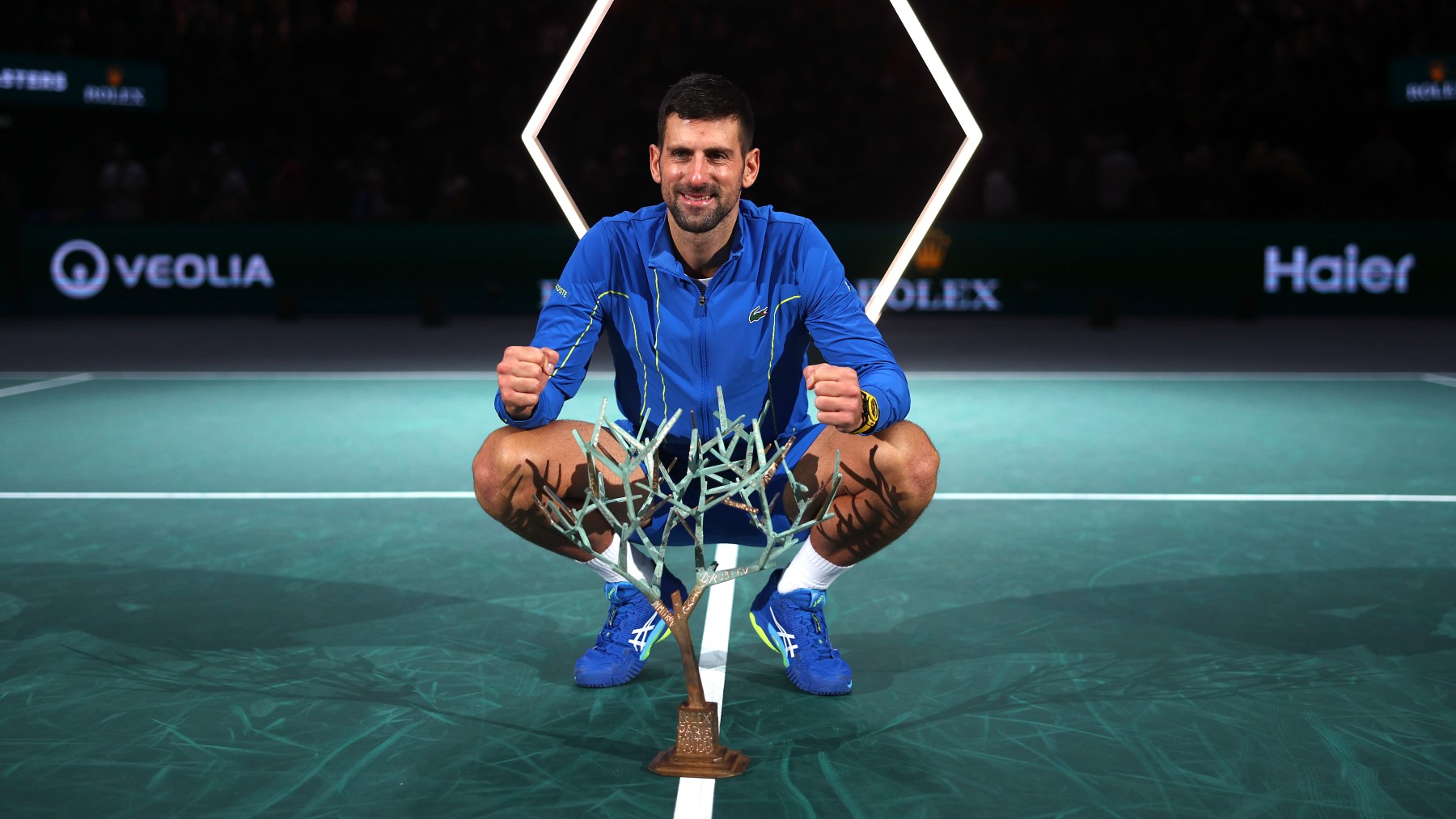 Novak Djokovic, con el trofeo de campeón del Masters 1000 de París-Bercy. (Getty)