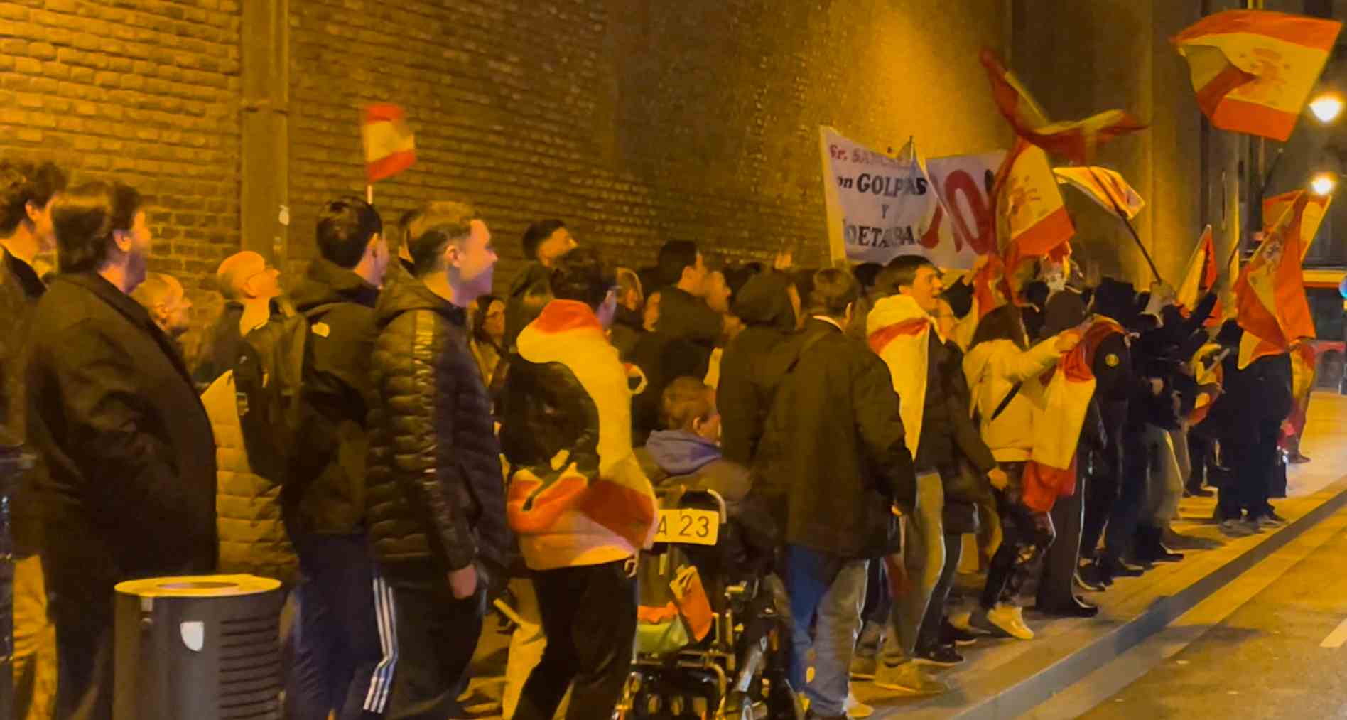 Concentración en Zaragoza ante la sede del PSOE