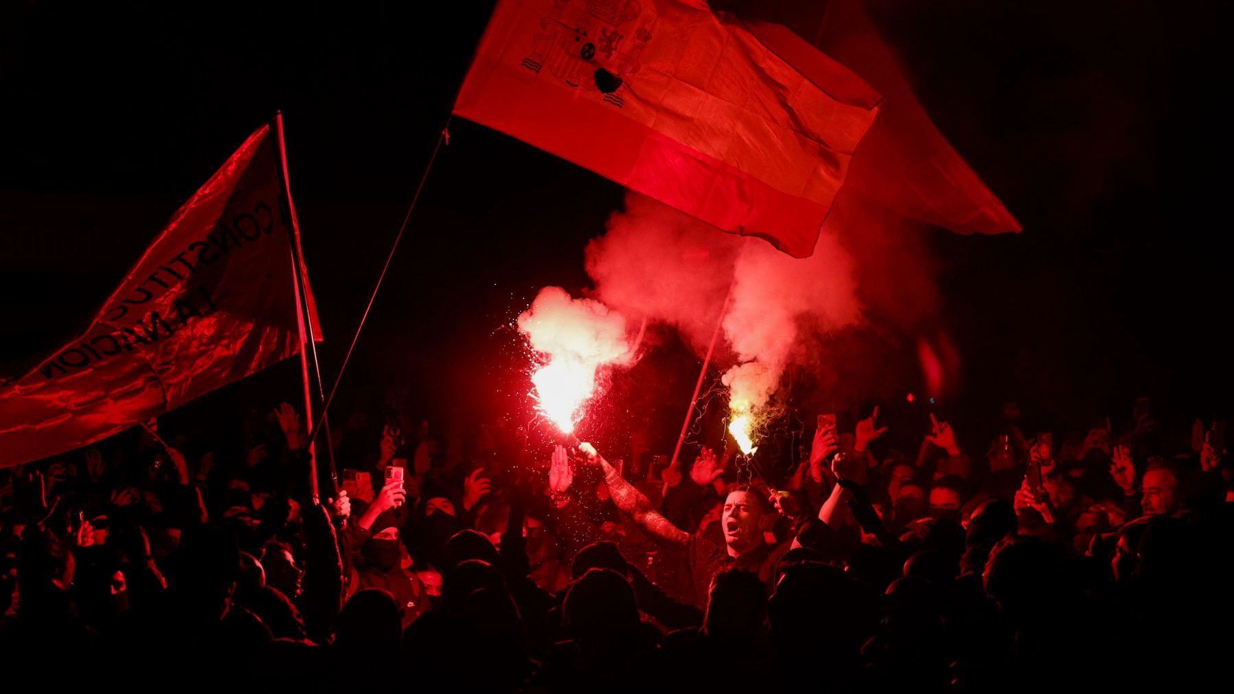 Manifestantes en Ferraz. (Efe)