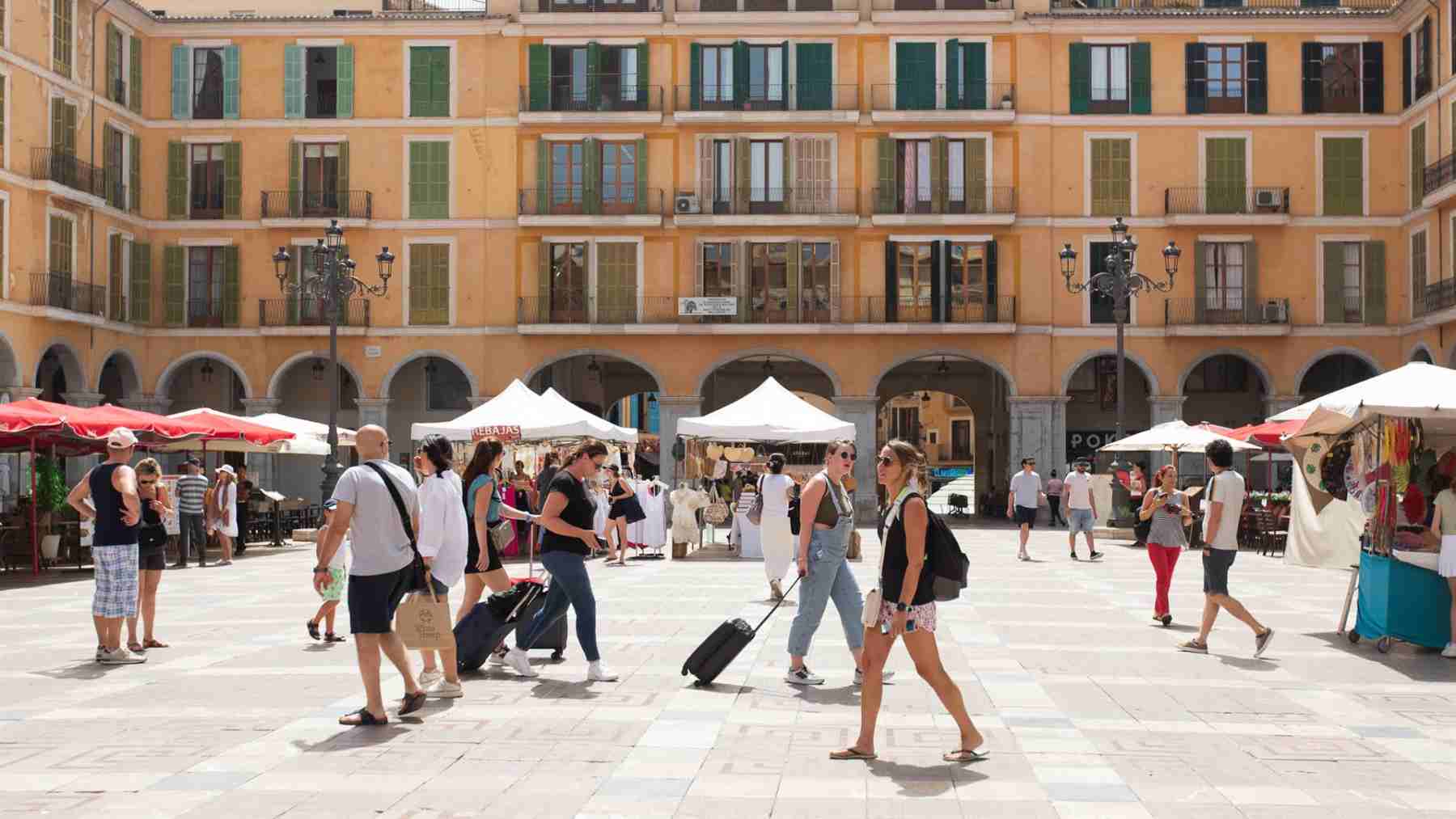 Personas paseando por Palma. Tomàs Moyà – Europa Press