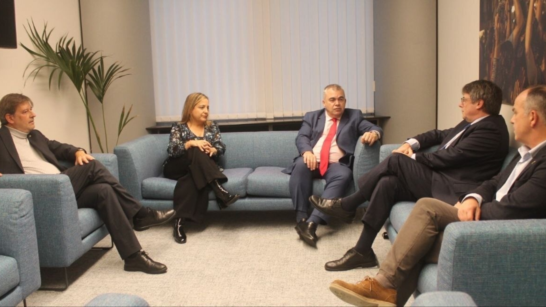 El secretario de Organización del PSOE, Santos Cerdán, reunido con Carles Puigdemon para lograr un acuerdo de investidura.