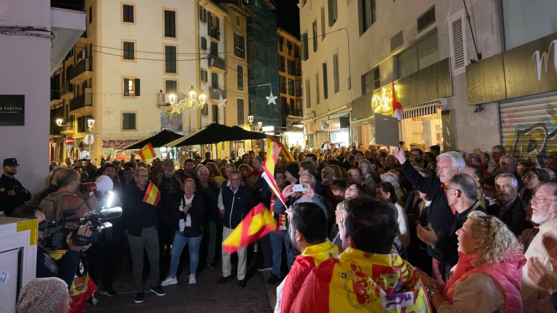 Concentración contra la amnistía celebrada en Palma frente a la sede del PSOE.