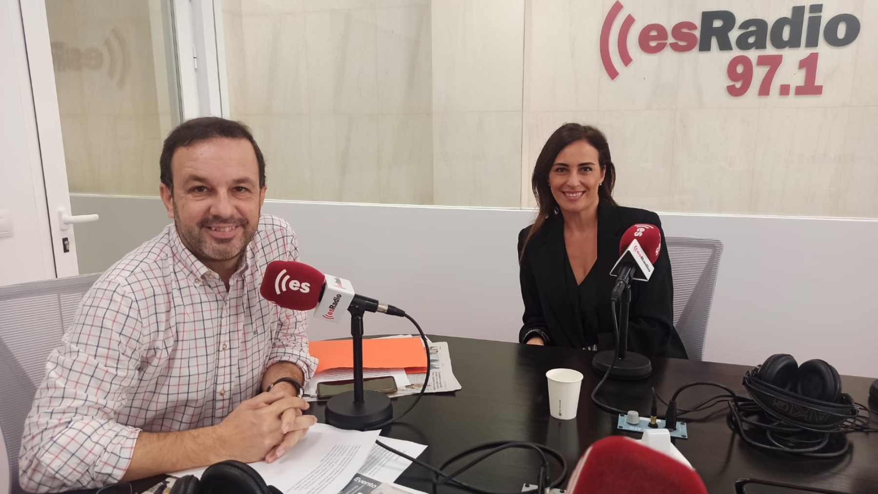La portavoz de Vox en el Parlament balear, Idoia Ribas, con Gabriel Torrens, en la entrevista realizada en esRadio97.1.