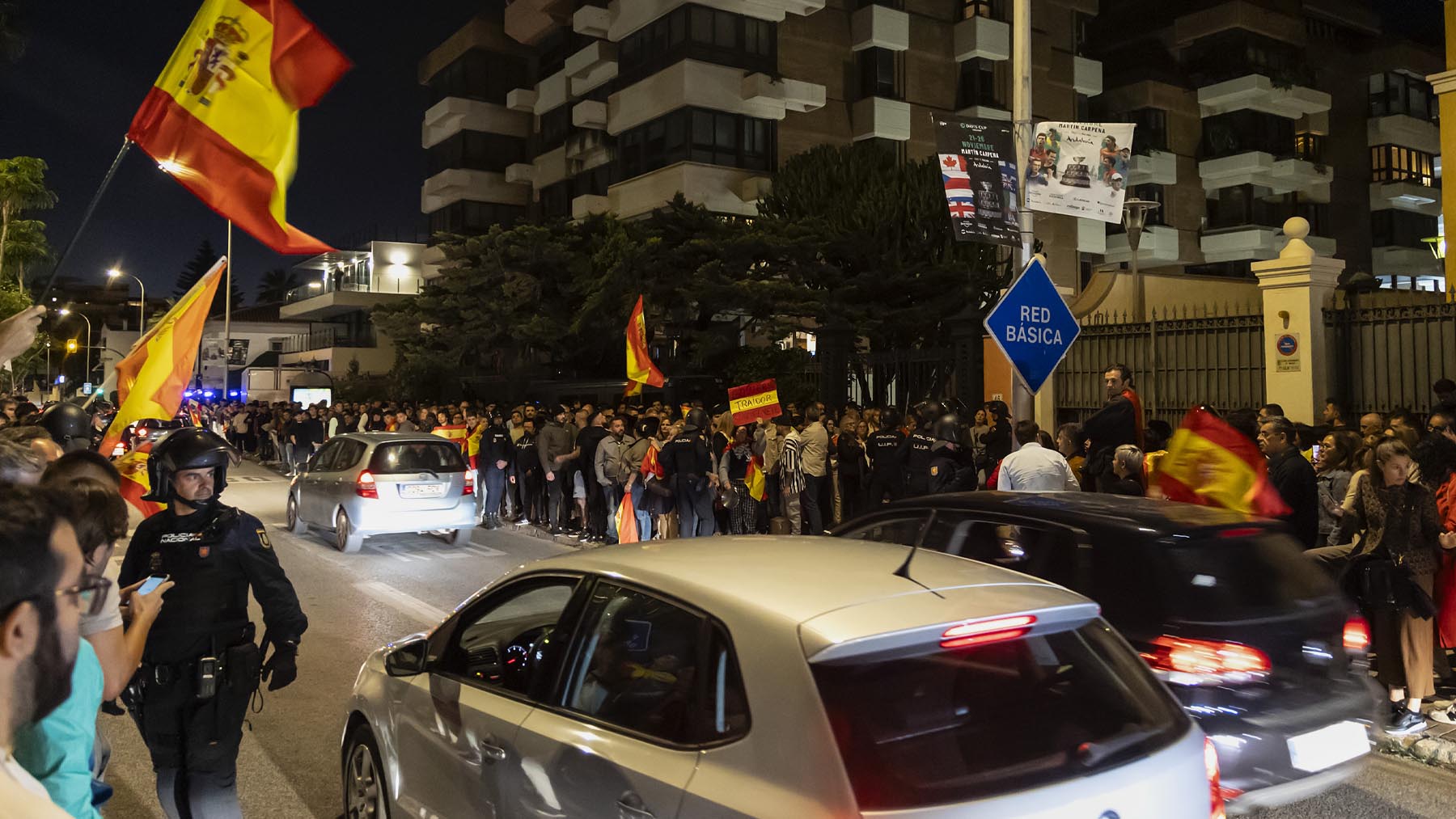 Manifestación ante la subdelegación del Gobierno en Málaga (Foto: EFE).