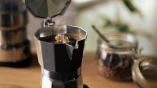 Tomar café con el estómago vacío es algo que haces habitualmente, pero quizás no deberías hacer
