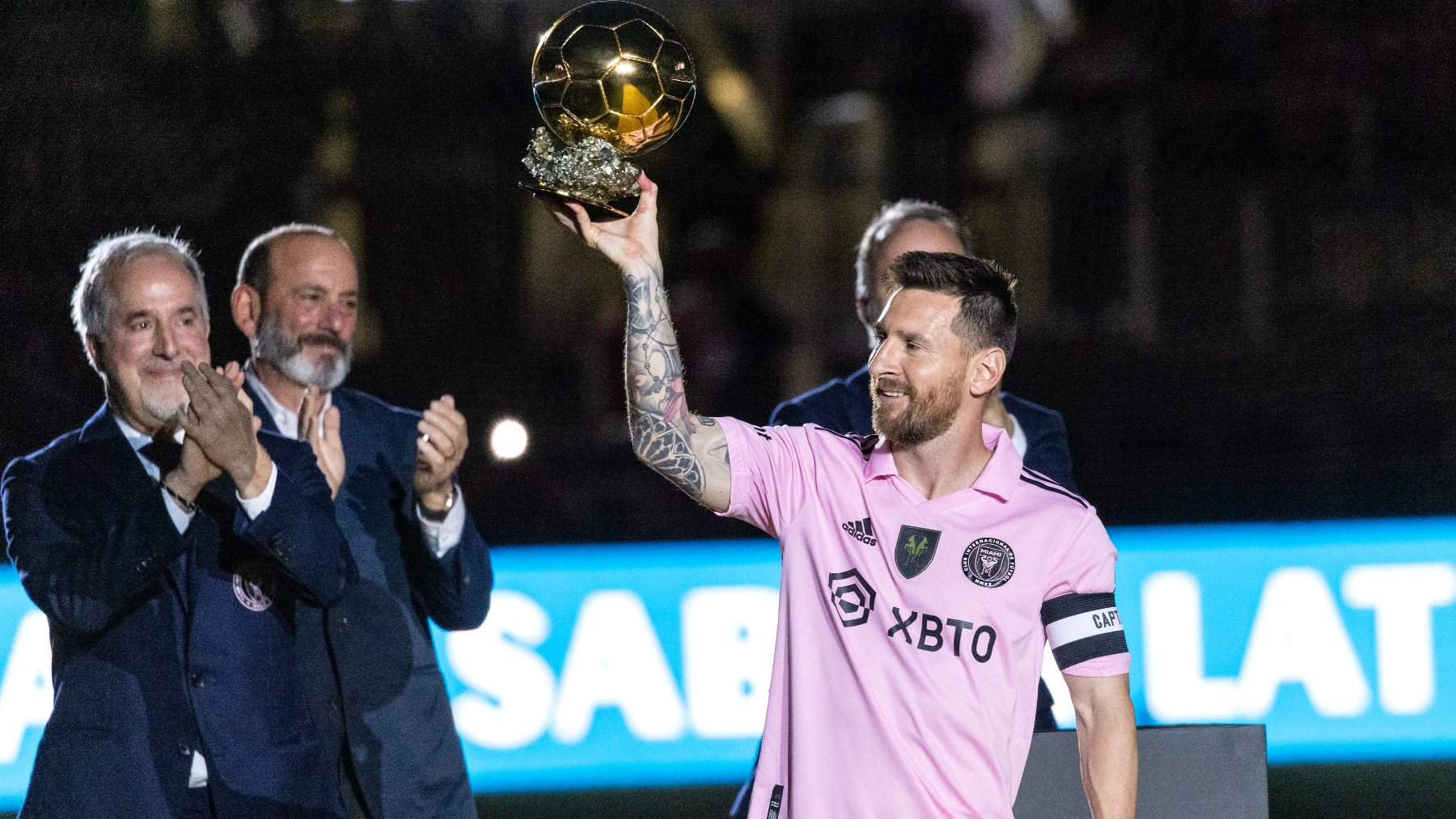 Leo Messi ofreció su octavo Balón de Oro a la afición del Inter Miami. (EFE)
