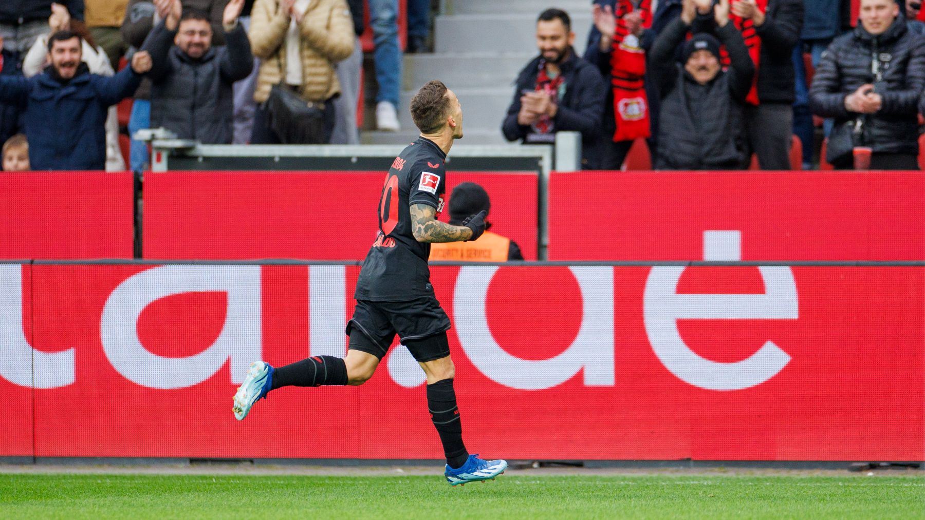 Grimaldo celebra un gol con el Leverkusen (EFE)